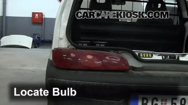 2006 Fiat Seicento 600 Van 1.1L 4 Cyl. Luces Luz de reversa (reemplazar foco)